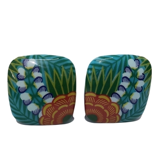 Timeless Vintage Floral Earrings - Picture 3 of 3